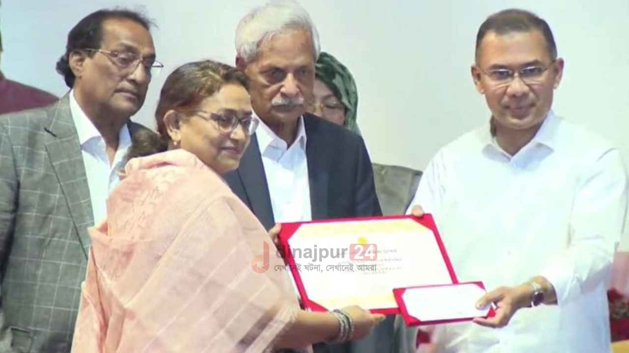 ৯ বিশিষ্টজনকে বাংলা একাডেমি পুরস্কার তুলে দিলেন প্রধানমন্ত্রী