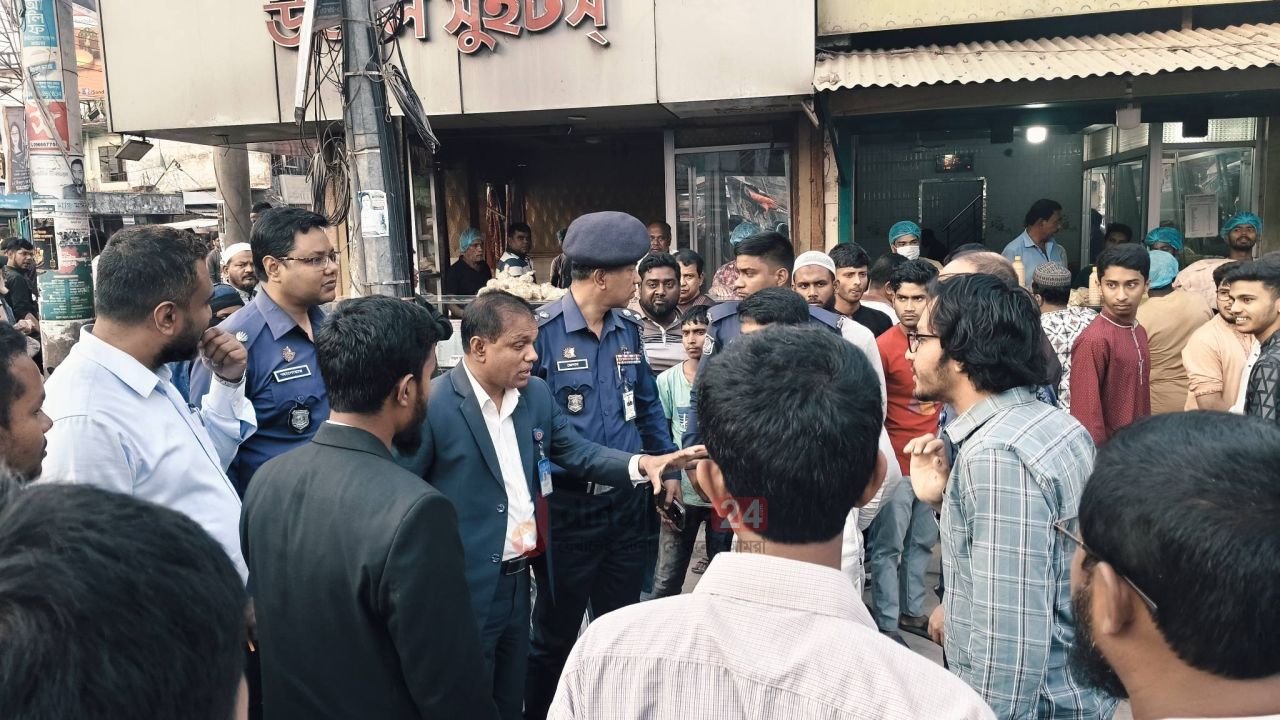 দিনাজপুরে ভ্রাম্যমান আদালতের অভিযানে কয়েকটি প্রতিষ্ঠানকে জরিমানা