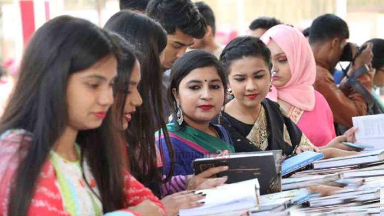 রোজায় দিনে পাঠক কম, রাতে জমে বইমেলা