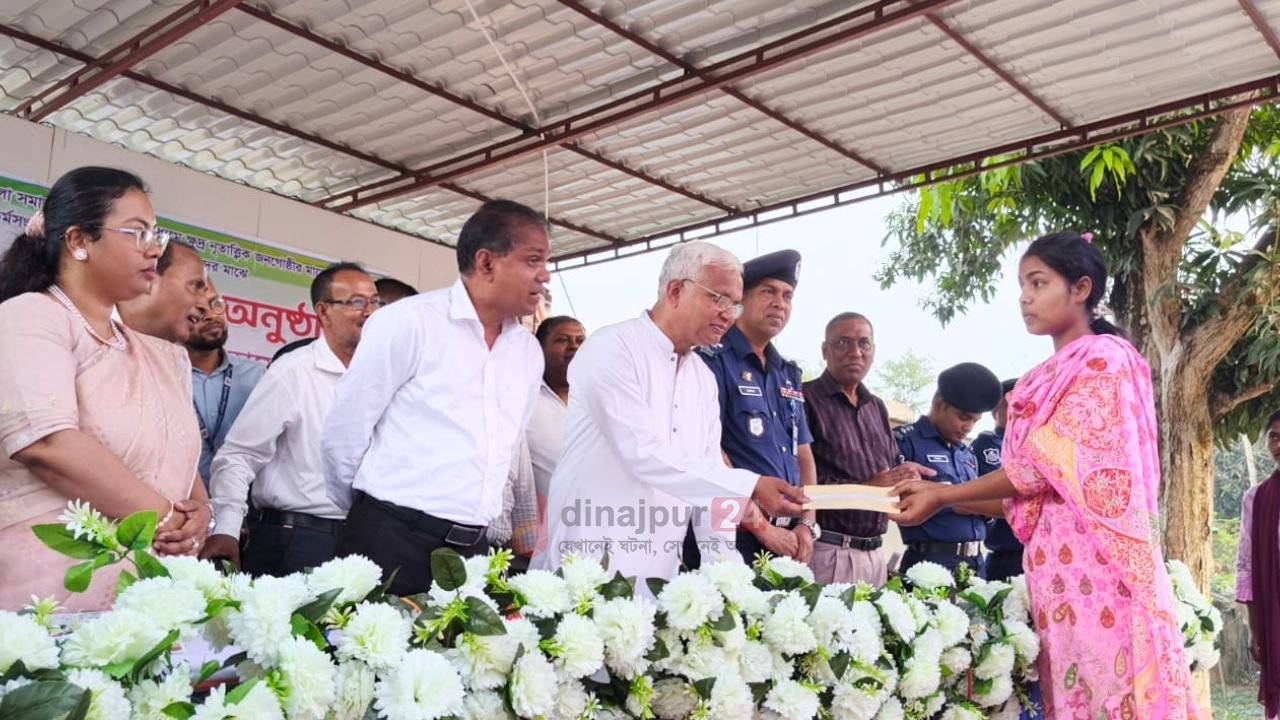 বিরামপুরে আর্থিক অনুদান ও গবাদি পশু বিতরণ করলেন, সমাজকল্যাণ মন্ত্রী ডা. জাহিদ হোসেন -এমপি ‎