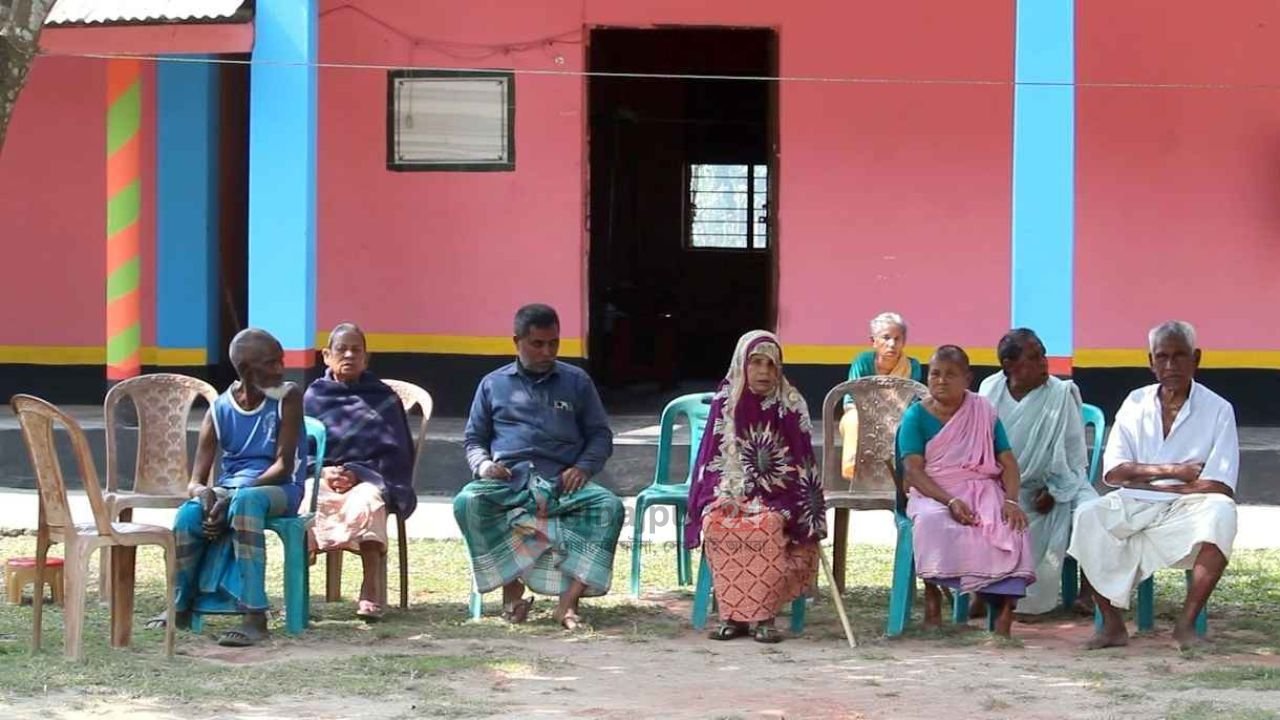 দিনাজপুরে সবার ঘরে ঈদ কিন্তু বৃদ্ধাশ্রমে শুধু অপেক্ষা আর নিঃসঙ্গতা