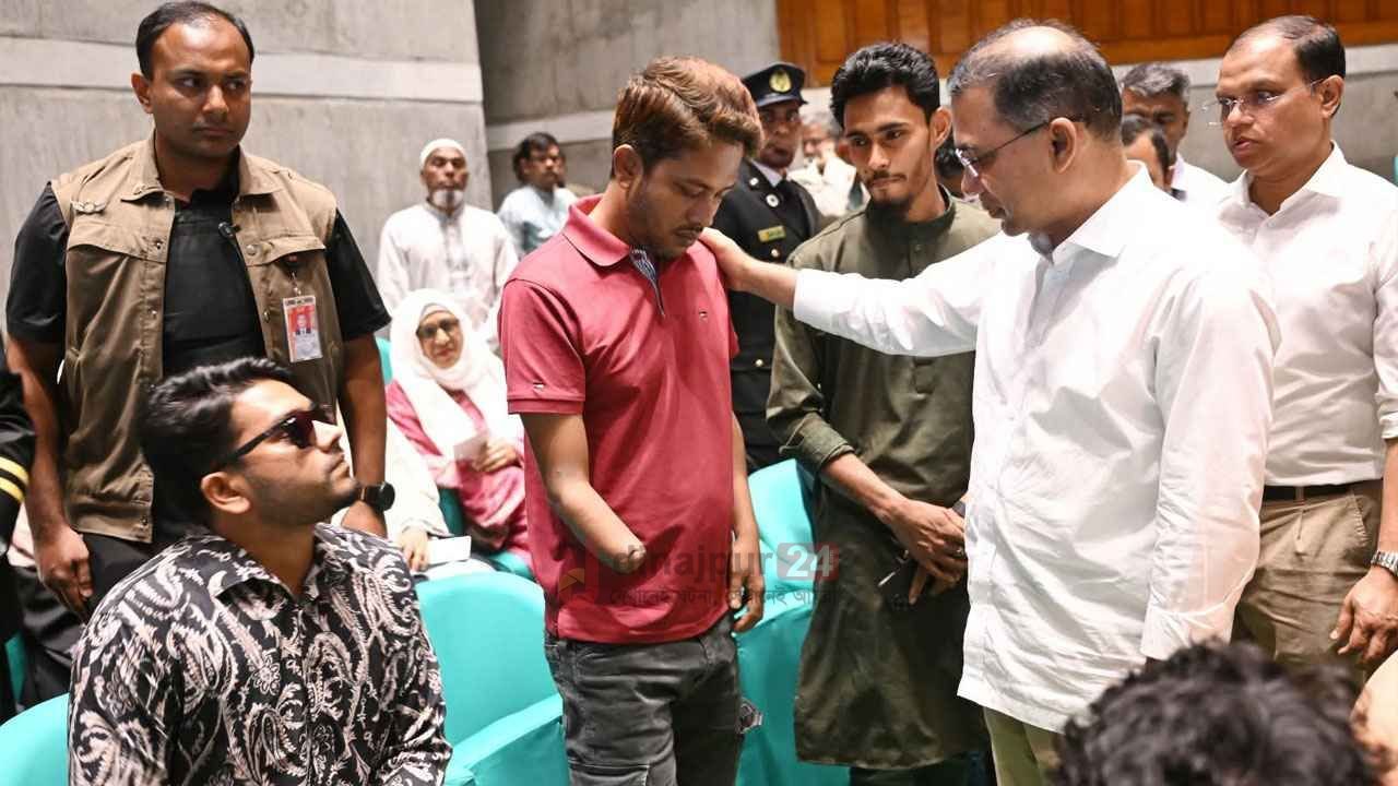 জুলাই যোদ্ধাদের খোঁজ নিতে সংসদ গ্যালারিতে প্রধানমন্ত্রী