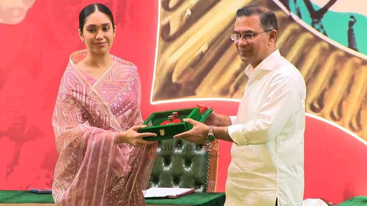 খালেদা জিয়ার পক্ষে স্বাধীনতা পুরস্কার নিলেন জাইমা রহমান