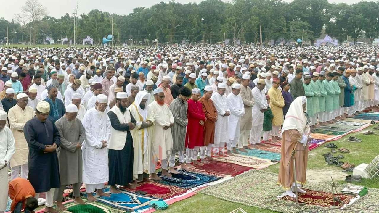 দিনাজপুরের ঐতিহাসিক গোর-এ শহীদ ময়দানে ঈদুল আজহার জামাত সম্পন্ন