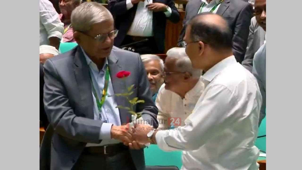 নতুন রাষ্ট্রপতিকে প্রধানমন্ত্রী লাল গোলাপ শুভেচ্ছা দিলেন