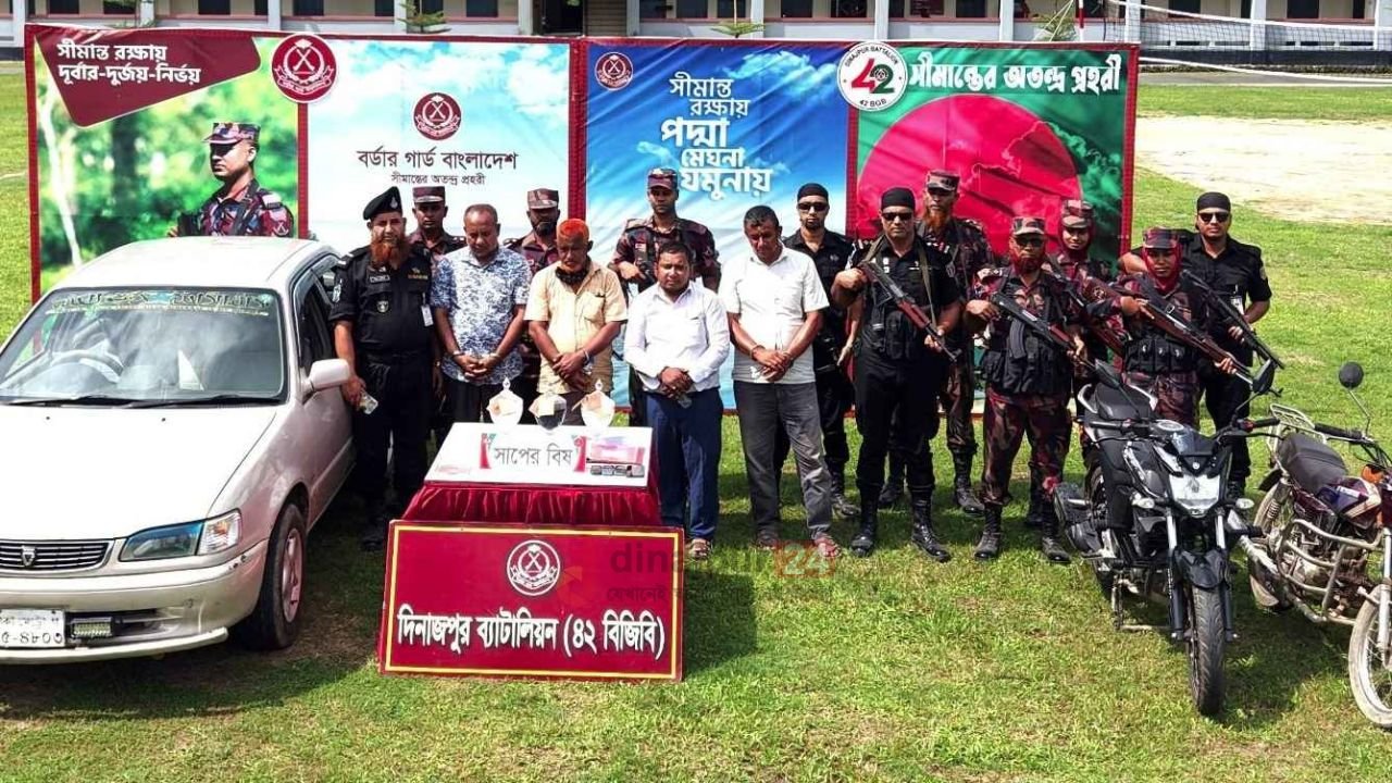 দিনাজপুরে ৩৮ কোটি টাকা মূল্যের সাপের বিষ উদ্ধার, গ্রেফতার-৪