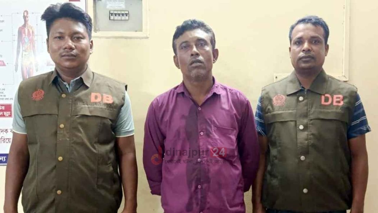 দিনাজপুরে প্রতারক ডলার  চক্রের সদস্য গ্রেফতার
