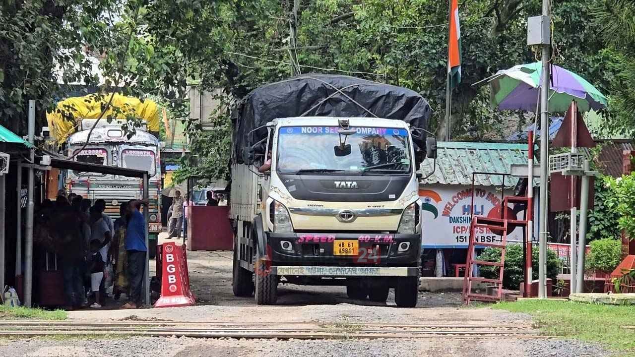 টানা ছয় দিন বন্ধের পর হিলি স্থলবন্দরে আমদানি-রফতানি শুরু