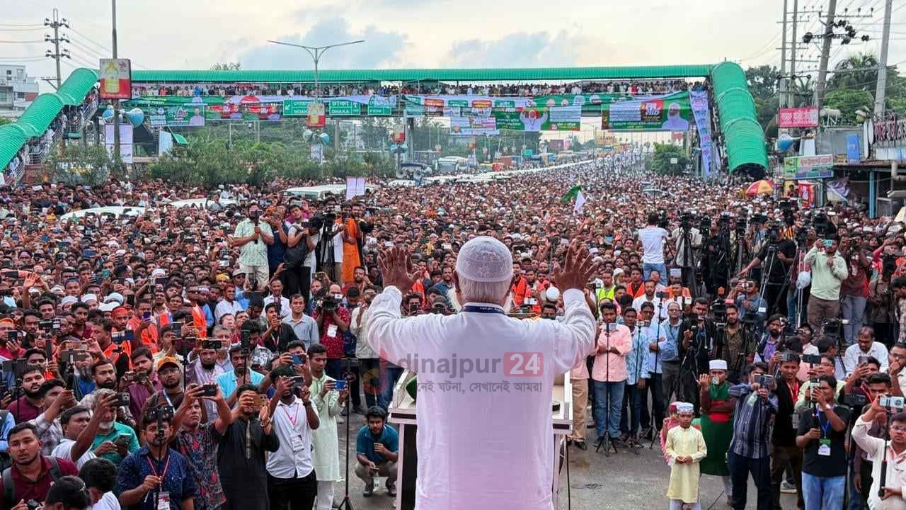 লংমার্চে পথে পথে জনস্রোত, ছয় দফা থেকে এক দফার হুঁশিয়ারি
