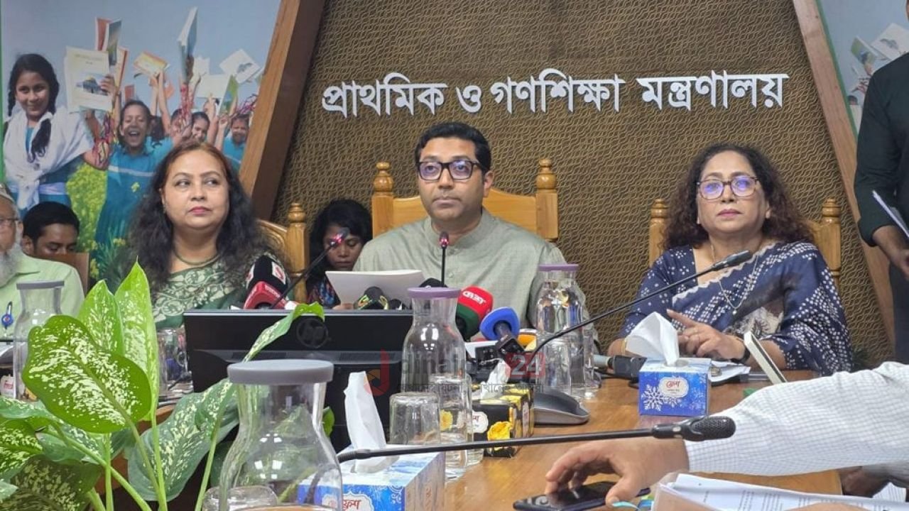 প্রাথমিক বিদ্যালয়ের বদলি অনির্দিষ্টকালের জন্য স্থগিত