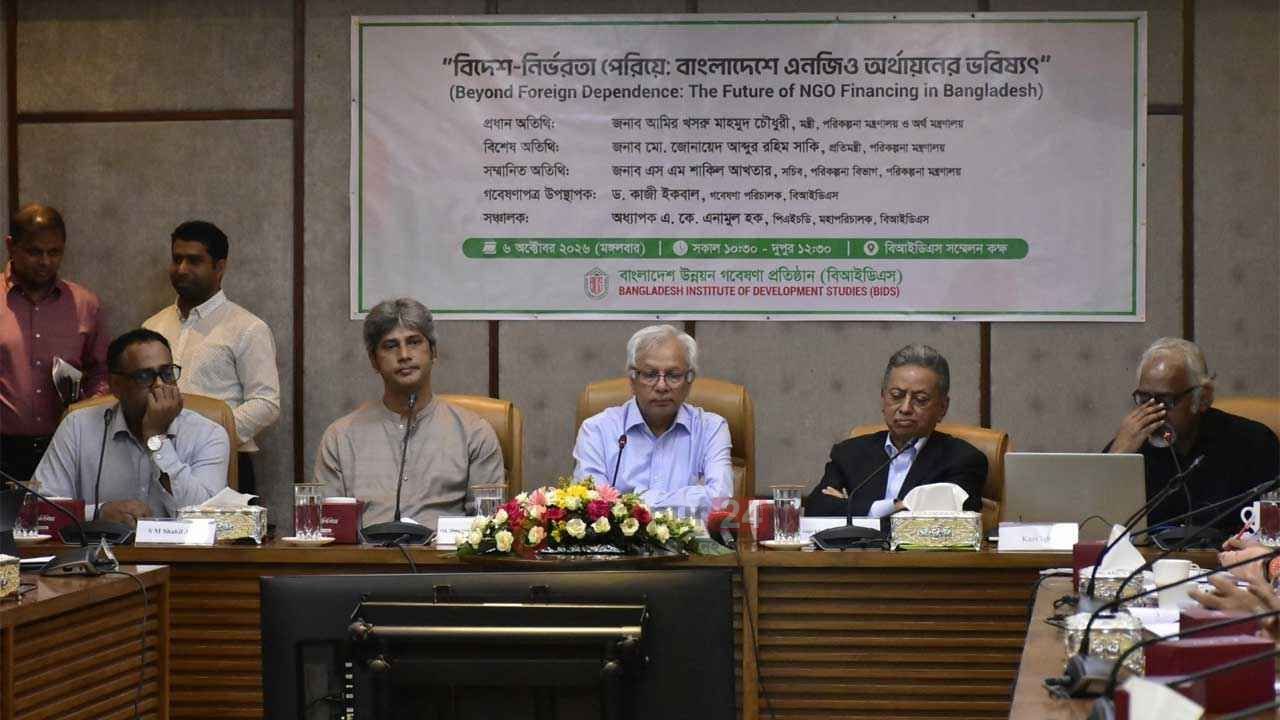 কমছে বিদেশি অনুদান, বড় সংকটে দেশের ২২০০ এনজিও