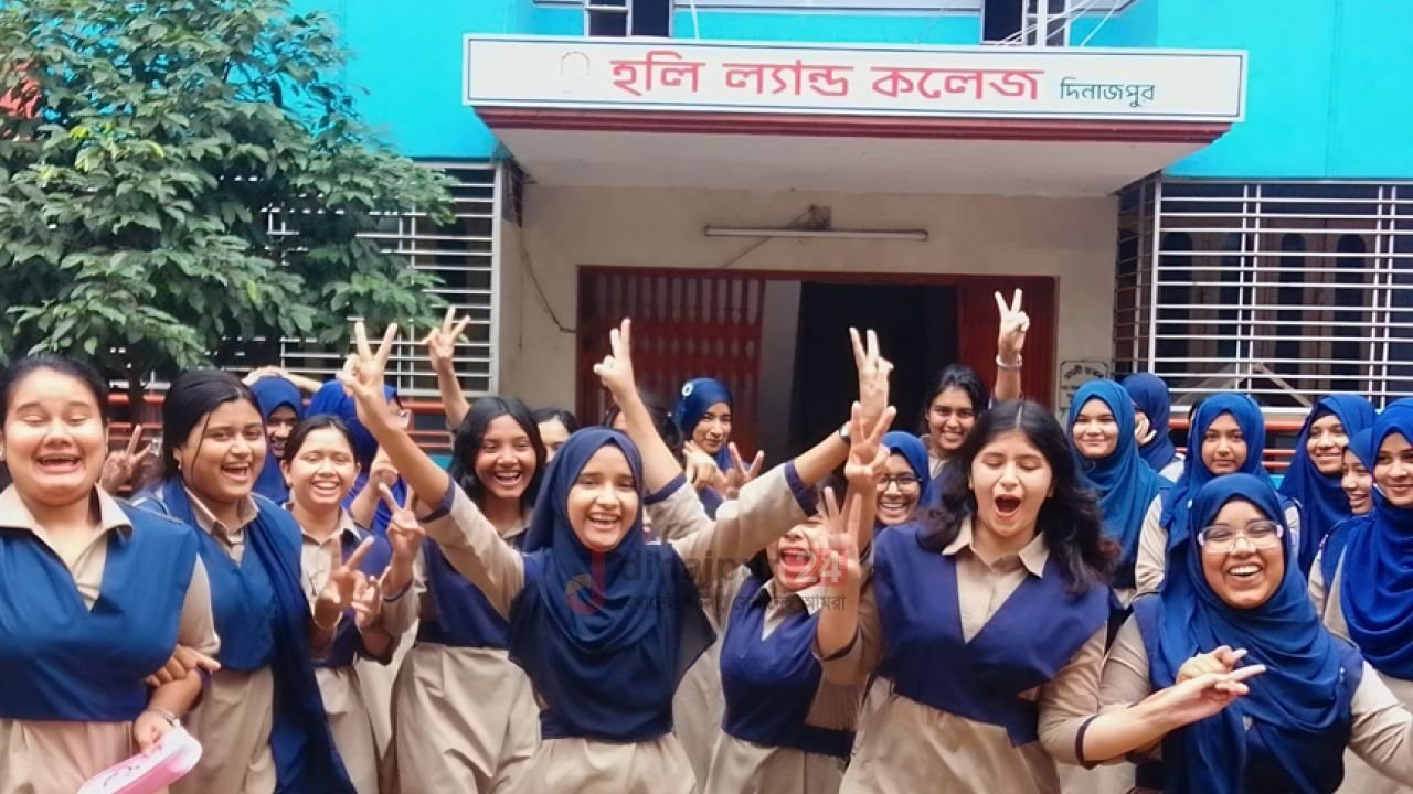 দিনাজপুর জেলায় এইচএসসিতে পাস ৪৩.৮২%, ছাত্রীরা এগিয়ে